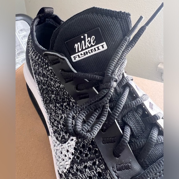 Nike Air Max Flyknit Racer Women’s Sz8 NIB comfort athletic gym running - Picture 4 of 8